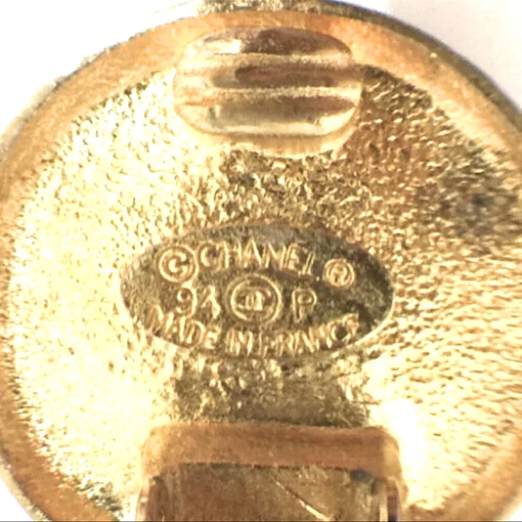 AUTH Chanel RARE Vintage Earrings Gold - Picture 4 of 5